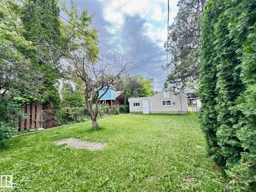 9513 88 Avenue, Edmonton, AB 