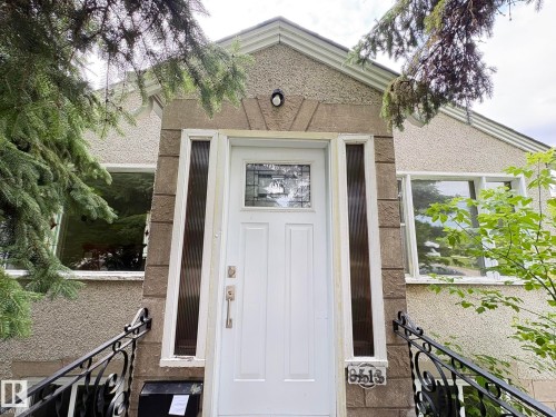 9513 88 Avenue, Edmonton, AB 