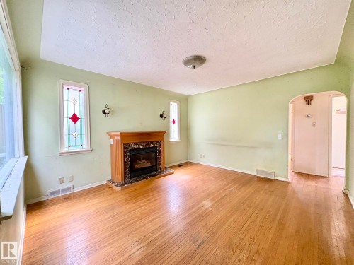 9513 88 Avenue, Edmonton, AB 