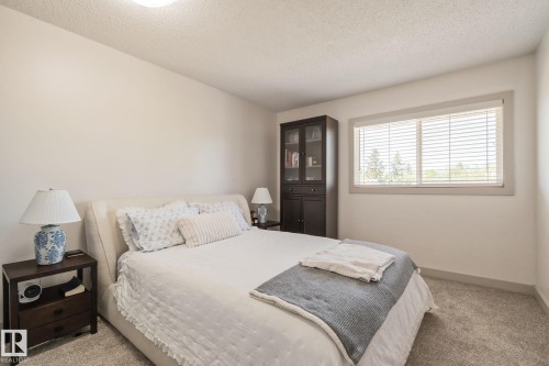 15 Grandin Wood(S), St. Albert, AB - Indoor Photo Showing Bedroom
