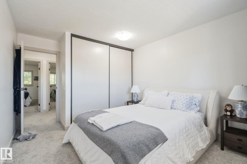 15 Grandin Wood(S), St. Albert, AB - Indoor Photo Showing Bedroom