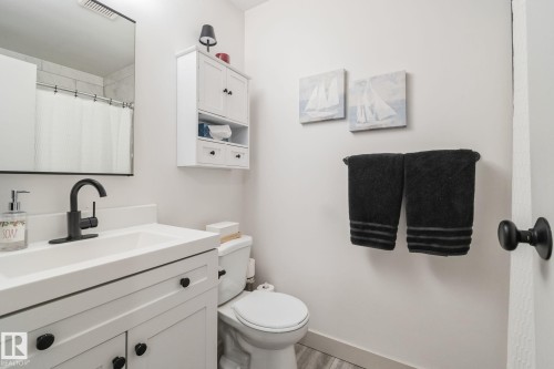 15 Grandin Wood(S), St. Albert, AB - Indoor Photo Showing Bathroom