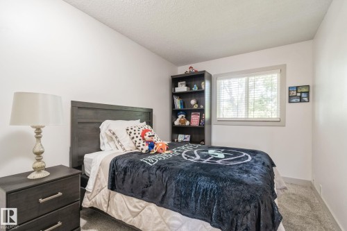15 Grandin Wood(S), St. Albert, AB - Indoor Photo Showing Bedroom