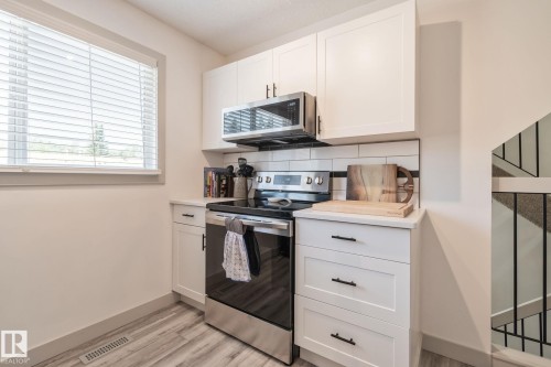 15 Grandin Wood(S), St. Albert, AB - Indoor Photo Showing Kitchen