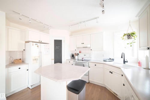 1417 115A Street, Edmonton, AB - Indoor Photo Showing Kitchen