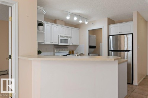 #412 9760 174 St Nw, Edmonton, AB - Indoor Photo Showing Kitchen