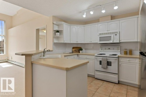 #412 9760 174 St Nw, Edmonton, AB - Indoor Photo Showing Kitchen