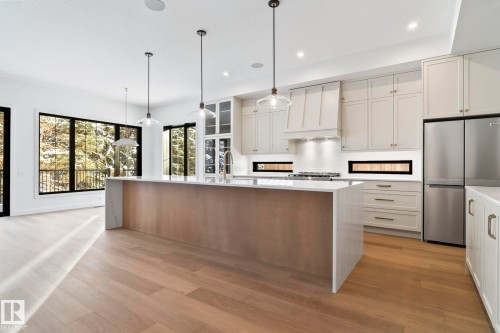 58 Redpoll Wynd, St. Albert, AB - Indoor Photo Showing Kitchen With Upgraded Kitchen
