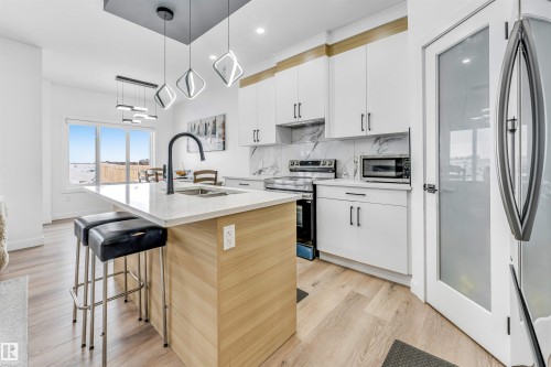 3807 40 Avenue, Beaumont, AB - Indoor Photo Showing Kitchen With Upgraded Kitchen