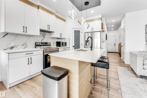 3807 40 Avenue, Beaumont, AB - Indoor Photo Showing Kitchen With Upgraded Kitchen