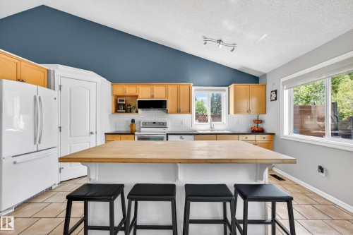 78 Bonin Crescent, Beaumont, AB - Indoor Photo Showing Kitchen