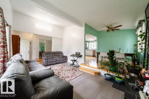 Open concept living area featuring wood-finish flooring - 4224 89 Street, Edmonton, AB 