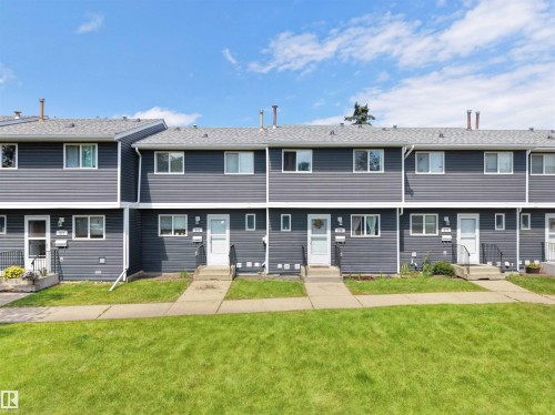 Row of townhomes featuring charcoal grey siding and white trim - 575 Dunluce Road, Edmonton, AB 