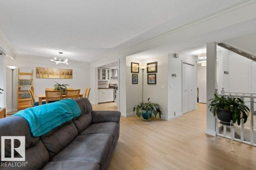 119 Grandin Woods Estates, St. Albert, AB - Indoor Photo Showing Living Room