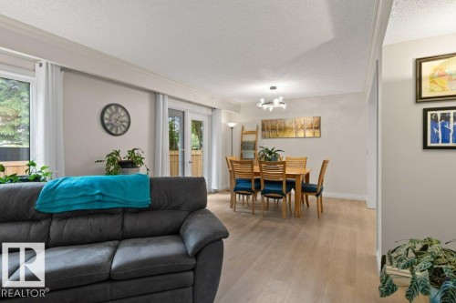 119 Grandin Woods Estates, St. Albert, AB - Indoor Photo Showing Living Room