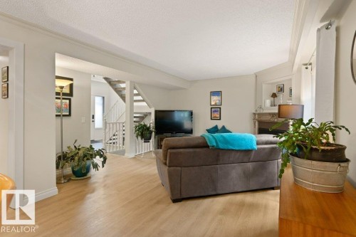 119 Grandin Woods Estates, St. Albert, AB - Indoor Photo Showing Living Room