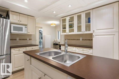 119 Grandin Woods Estates, St. Albert, AB - Indoor Photo Showing Kitchen With Double Sink