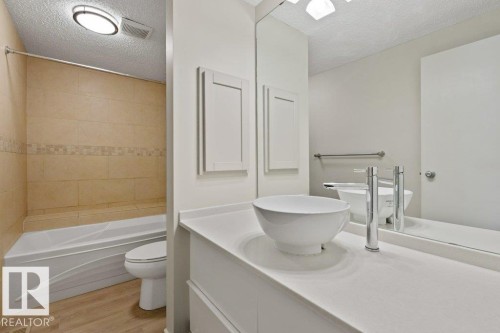 119 Grandin Woods Estates, St. Albert, AB - Indoor Photo Showing Bathroom