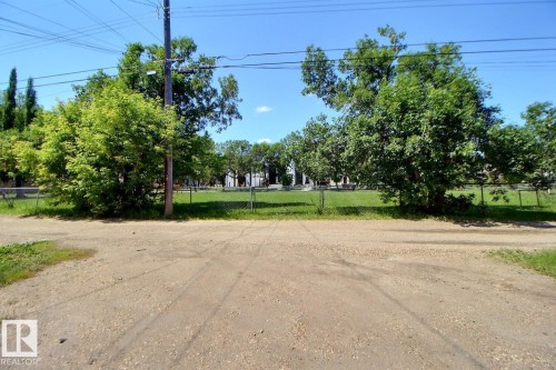 Backs onto park - 11312 127 Street, Edmonton, AB 