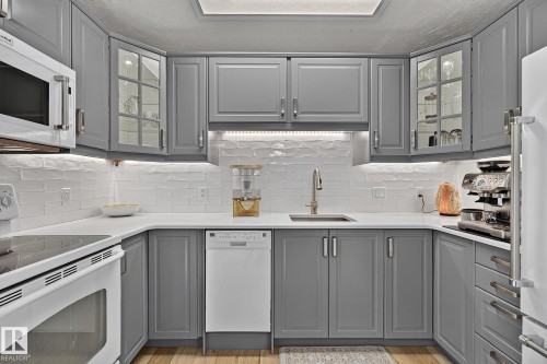 31 River Drive, Devon, AB - Indoor Photo Showing Kitchen With Upgraded Kitchen