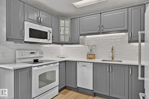 31 River Drive, Devon, AB - Indoor Photo Showing Kitchen