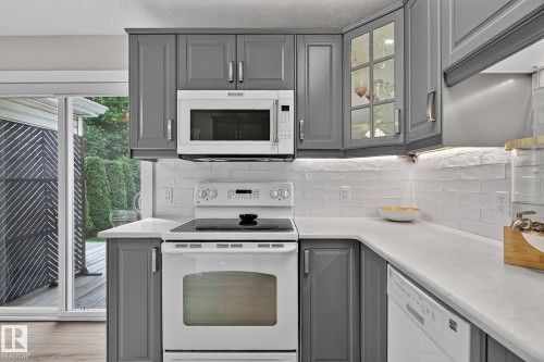 31 River Drive, Devon, AB - Indoor Photo Showing Kitchen