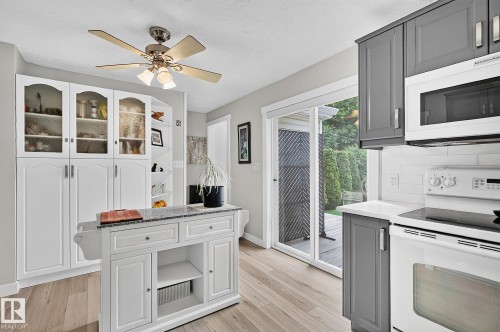 31 River Drive, Devon, AB - Indoor Photo Showing Kitchen