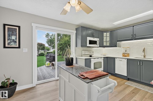 31 River Drive, Devon, AB - Indoor Photo Showing Kitchen