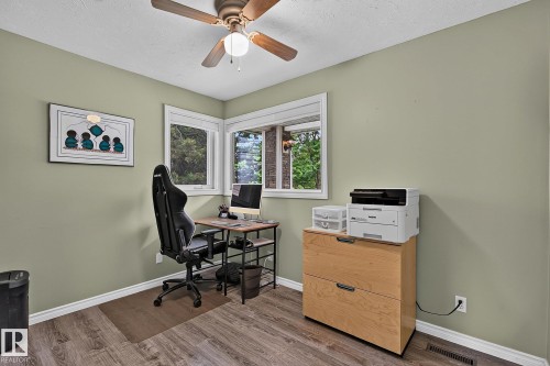 31 River Drive, Devon, AB - Indoor Photo Showing Office