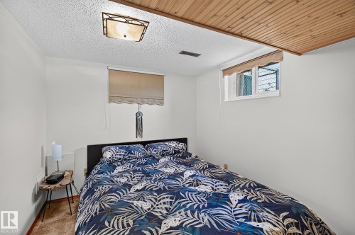 31 River Drive, Devon, AB - Indoor Photo Showing Bedroom