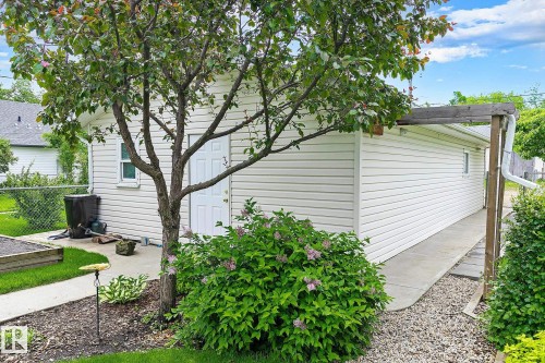 31 River Drive, Devon, AB - Outdoor