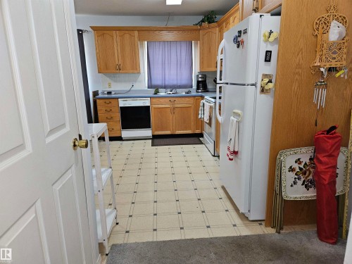 57415 Range Road 93, Rural St. Paul County, AB - Indoor Photo Showing Kitchen With Double Sink