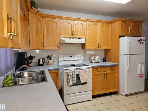57415 Range Road 93, Rural St. Paul County, AB - Indoor Photo Showing Kitchen With Double Sink