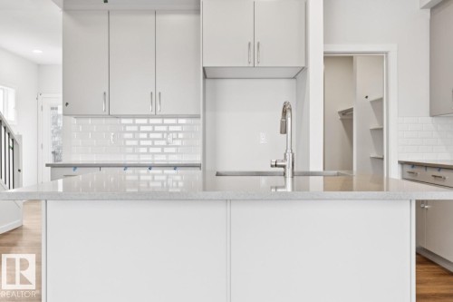 2482 Egret Loop Nw, Edmonton, AB - Indoor Photo Showing Kitchen