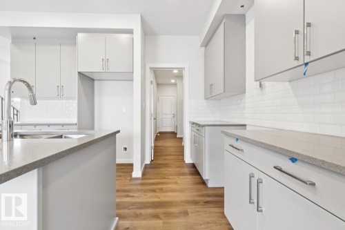 2482 Egret Loop Nw, Edmonton, AB - Indoor Photo Showing Kitchen