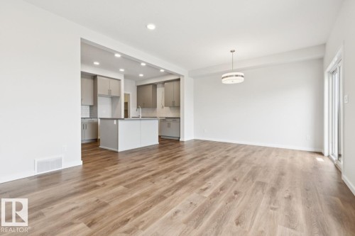 2482 Egret Loop Nw, Edmonton, AB - Indoor Photo Showing Kitchen