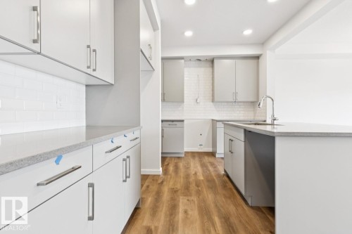 2482 Egret Loop Nw, Edmonton, AB - Indoor Photo Showing Kitchen With Upgraded Kitchen