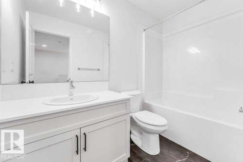 679 173 Avenue, Edmonton, AB - Indoor Photo Showing Bathroom