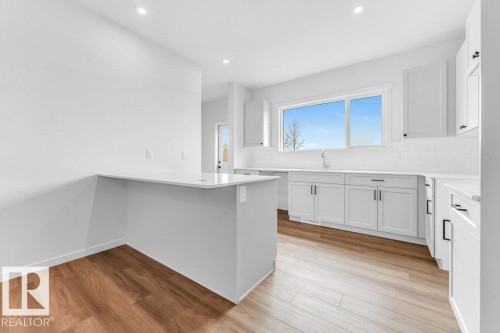 679 173 Avenue, Edmonton, AB - Indoor Photo Showing Kitchen