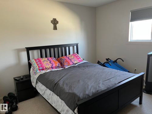 Carpeted room with a window featuring a blind, and light-toned walls - 207 18012 95 Avenue, Edmonton, AB - Indoor Photo Showing Bedroom
