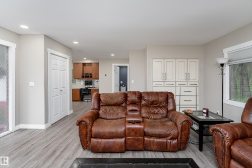 531031 Range Road 195, Rural Lamont County, AB - Indoor Photo Showing Living Room