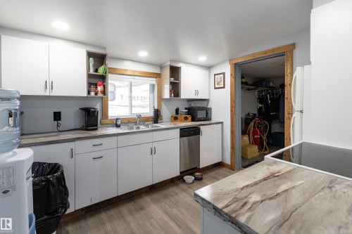 531031 Range Road 195, Rural Lamont County, AB - Indoor Photo Showing Kitchen With Double Sink