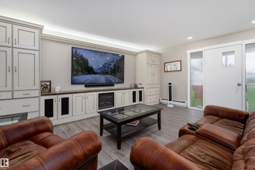 531031 Range Road 195, Rural Lamont County, AB - Indoor Photo Showing Living Room