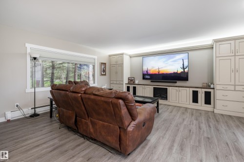 531031 Range Road 195, Rural Lamont County, AB - Indoor Photo Showing Living Room