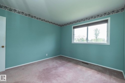 Interior room with light blue walls and a decorative border - 5608 122 Avenue, Edmonton, AB 
