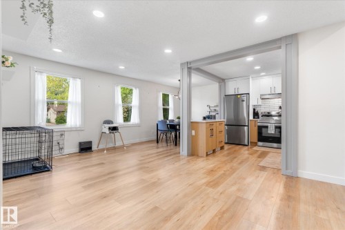 4009 37 Avenue, Leduc, AB - Indoor Photo Showing Kitchen