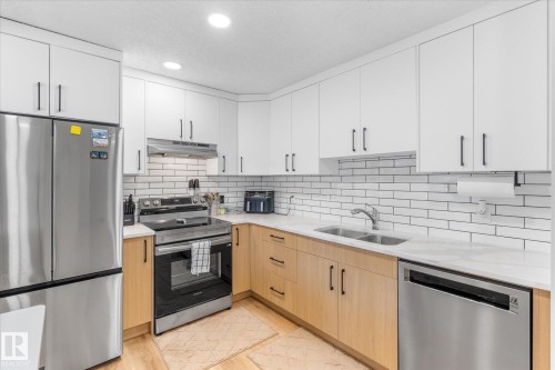 4009 37 Avenue, Leduc, AB - Indoor Photo Showing Kitchen With Double Sink