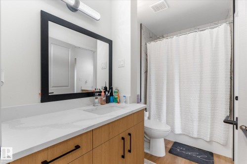 4009 37 Avenue, Leduc, AB - Indoor Photo Showing Bathroom