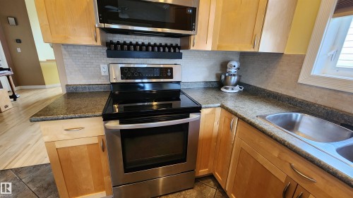 5110 50 Avenue, Elk Point, AB - Indoor Photo Showing Kitchen