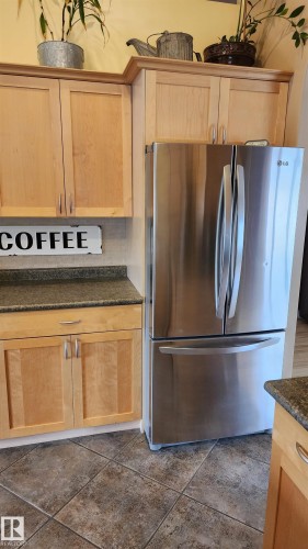 5110 50 Avenue, Elk Point, AB - Indoor Photo Showing Kitchen